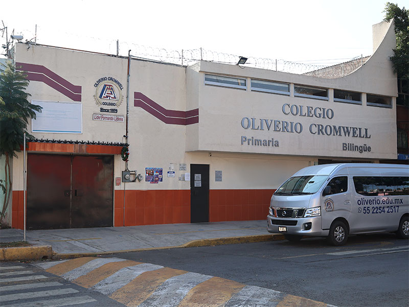 Fotografía de fachada del plantel Coyoacán Nivel primaria del Colegio Oliverio Cromwell