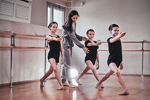 Fotografía del taller de danza en el Colegio Oliverio Cromwell
