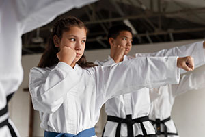 Fotografía del taller de karate en el Colegio Oliverio Cromwell
